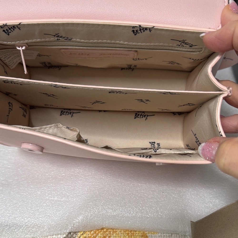 🧸💖 Betsey Johnson Pink Mini Bag with Bear Accents – NWT – Super Cute & Rare! - Picture 6 of 13